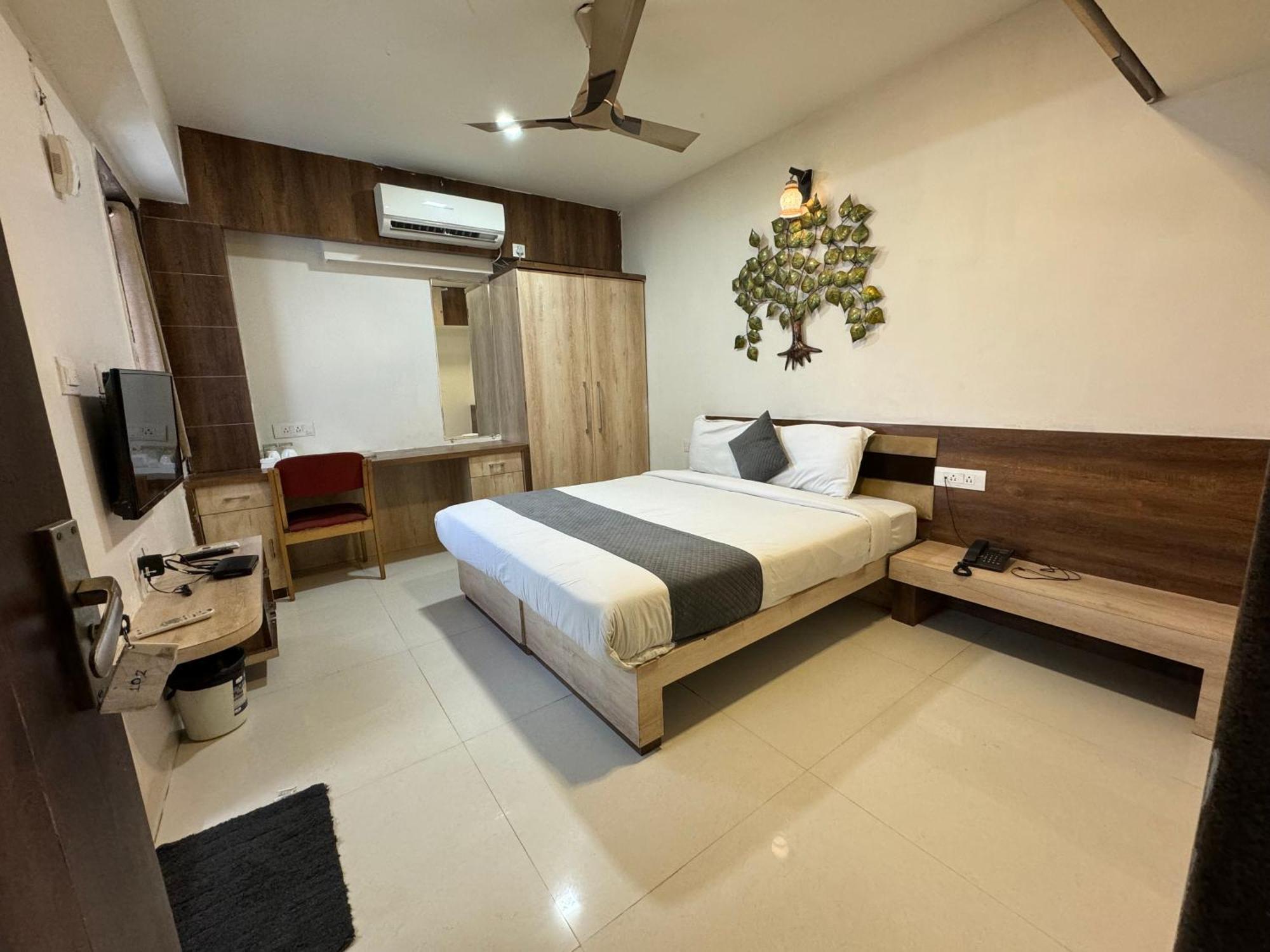 Hotel The Tripti & Banquets